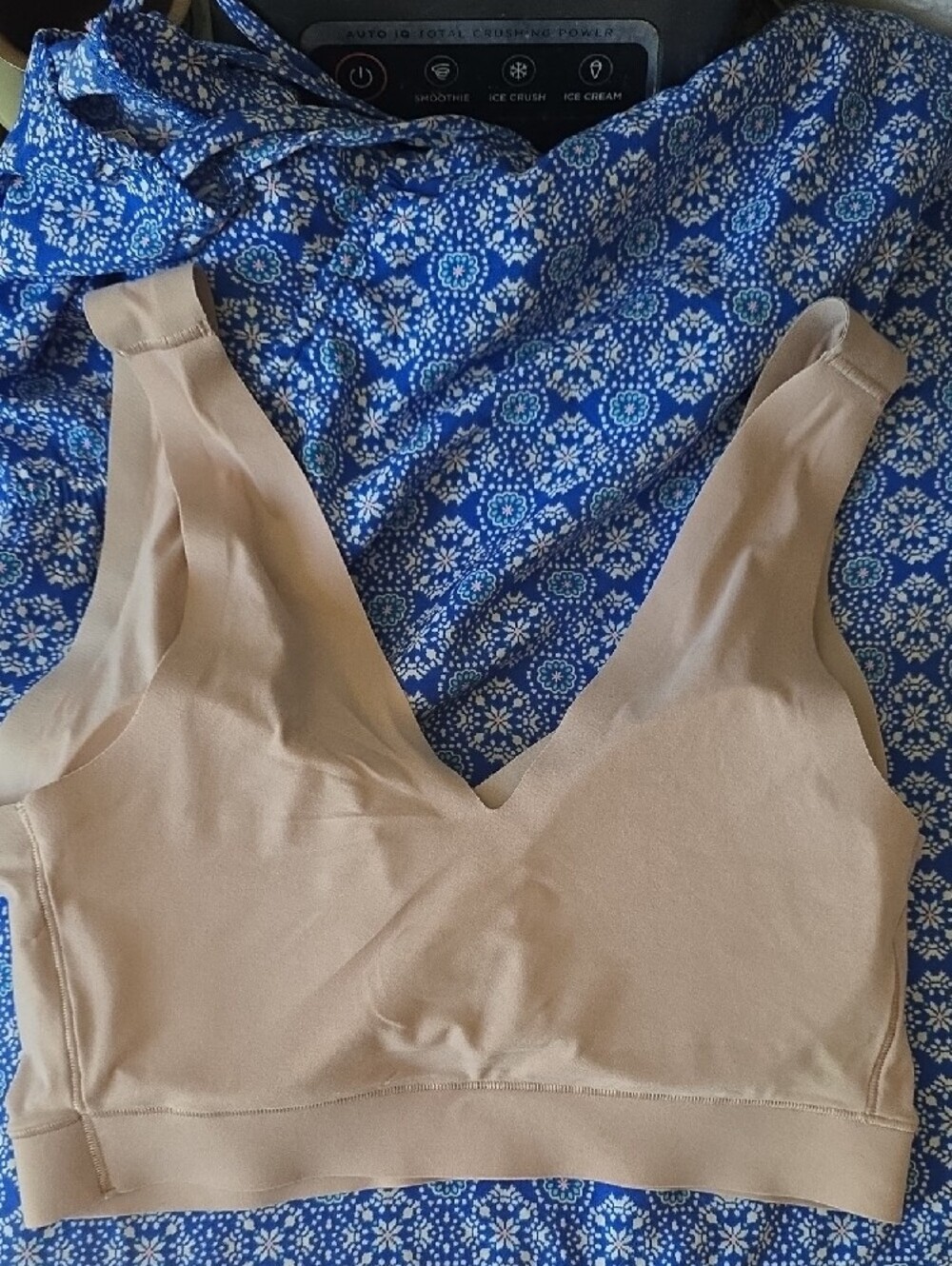 Floatley wireless Beige Nude V-Neck Wireless Seamless Bra - Picture 3 of 6
